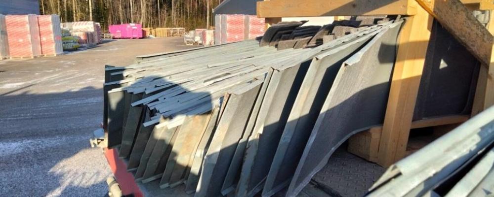 ”Återbruk och materialåtervinning sker fortfarande i låg omfattning idag, men vi ser ett perspektivskifte i branschen där fler projekt analyserar möjligheten att bevara och återanvända byggmaterial istället för att riva och bygga nytt”, säger Kari Koskinen och pekar ut möjligheterna med zink. Foto: Rheinzink