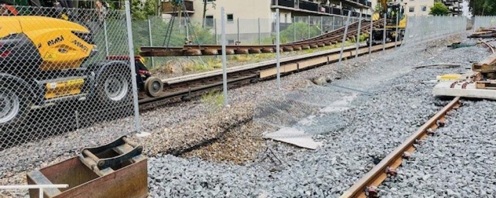 De gamla spåren läggs på plats igen. Bild: Region Stockholm