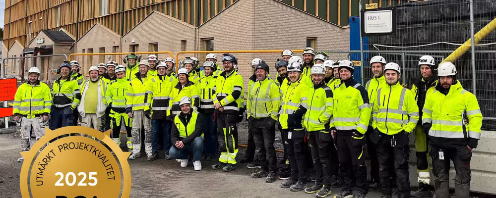 Projektmedarbetare i projektet Sanduddens skola på Ekerö som har tilldelats utmärkelsen PQi-Utmärkt Projektkvalitet 2025. Byggherre: Ekerö kommun, totalentreprenör: ByggDialog Pressbild: Binosight