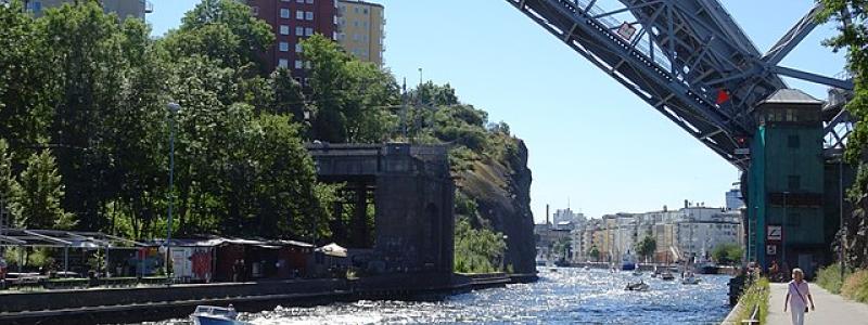 Danvikskanalen och Danviksbron med broöppning. Foto: Holger Ellgaard/Wikimedia Commons