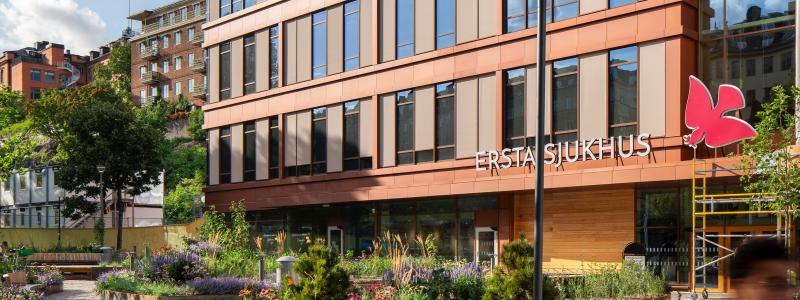 Erstas nya sjukhus entré Folkungagatan. Foto: Felix Gerlach