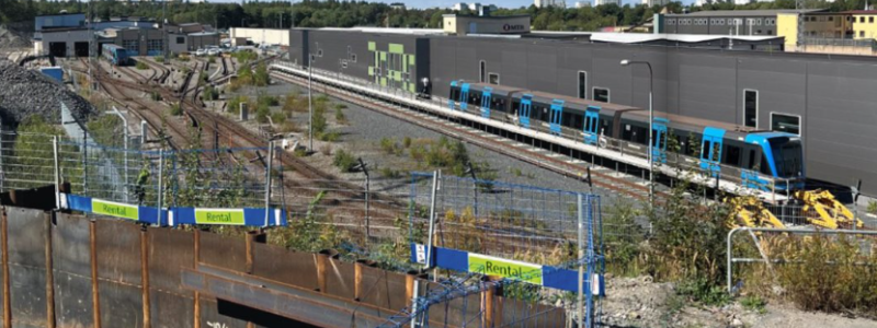 Tunneln och tågparkeringen ligger i direkt anslutning till Högdalsdepån. Foto: John Hardwick