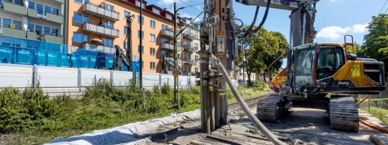 Bilden är från när vi spontade vid järnvägsspåret i Sundbyberg 2022. Foto: Trafikverket