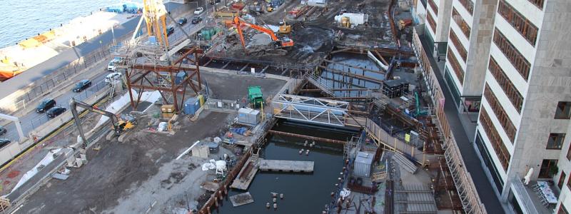 Vy österut från Katarinahissen september 2025. Foto: Sollentuna/Wikimedia Commons / https://commons.wikimedia.org/wiki/File:Slussen_2025-09-27_d.jpg