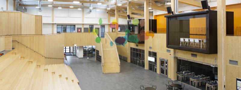 På Morö backe skola i Skellefteå har man valt att bygga skolan med stommar i limträ. Fotograf: Patrick Degerman