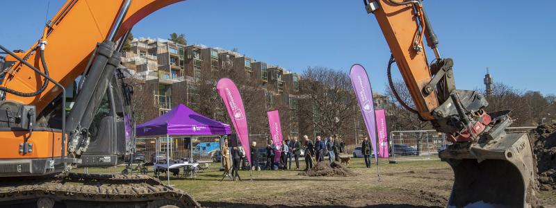 De två nya hybridgräsplaner som anläggs på Gärdet i Stockholm är unika eftersom de blir Stockholms första hybridgräsplaner. Fotbollsplanerna kommer i huvudsak att användas av lag som befinner sig i de lägre divisionerna.