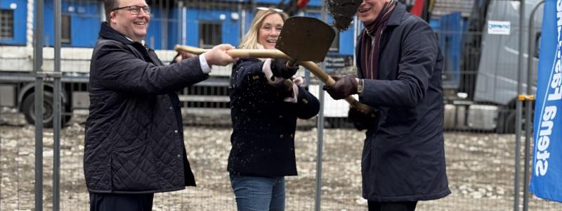 Jens Davidson (KD), äldrenämndens ordförande, Haninge kommun, Therese Ohrling, regionchef öst, Attendo, PG Sabel, VD Stena Fastigheter Stockholm.  Pressbild: Haninge kommun