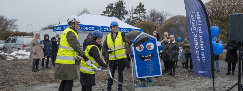 Från vänster, Sofia Ljungdahl (VD OBOS Nya Hem), Ingunn Andersen Randa (Koncerndirektör OBOS) och Erik Andersson (KSO Täby kommun) Foto: OBOS