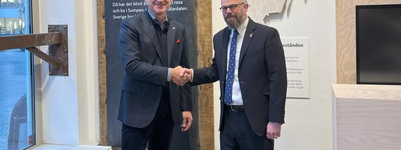Trafikverkets generaldirektör Roberto Maiorana och kommunstyrelsens ordförande Sundbybergs stad Peter Schilling. Bild: Trafikverket