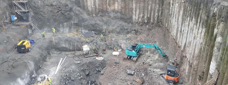 Tunnelbanestation Sofias stationshus grundläggs på berg nästan 20 meter under nuvarande markyta. Schaktgropen hade måtten cirka 35 meter x 45 meter.
FOTO: WSP/Implenia