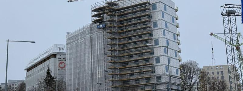 Huset Tumba Port ligger på en höjd centralt beläget i Tumba. Pressbild: Botkyrkabyggen