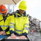 Infrastruktur- och bostadsminister Andreas Carlsson avtryck vid firandet i Bardisanen 1 på Kungsholmen. Foto: Einar Mattsson