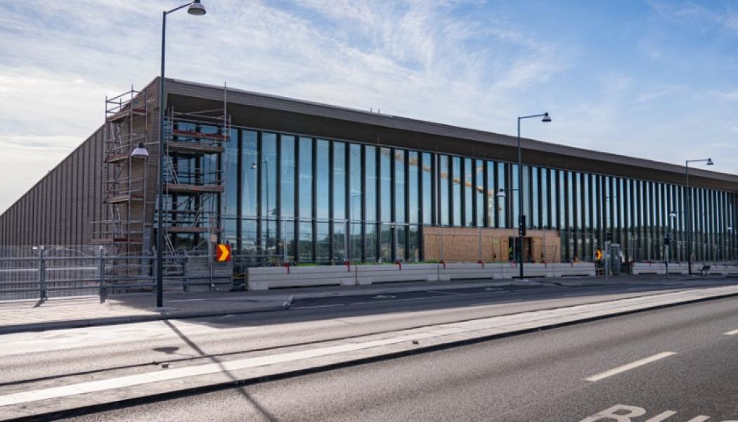 Tunnelbanans förlängning från Akalla till Barkarby station längs Järvafältet. Området där Barkarbystaden nu växer fram har en gång varit ett flygfält. Karta: SLL