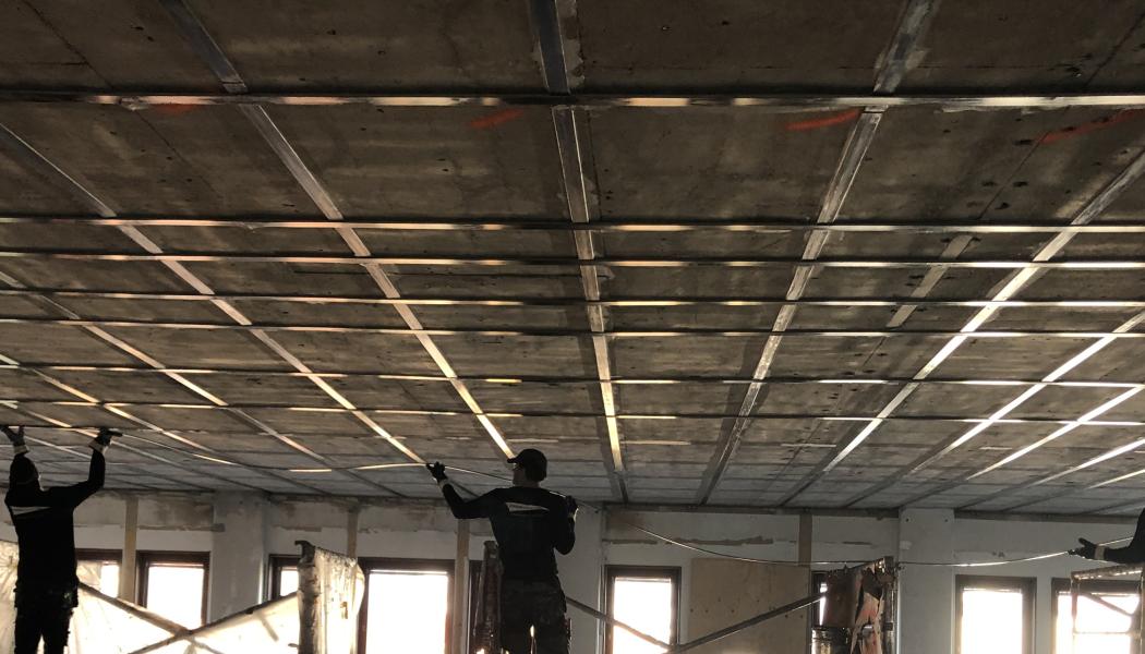 ”I projektet använde vi cirka 40 000 meter kolfiberlaminat och 8000 meter kolfiberväv – en volym som gör Kv. Lybeck till ett av Europas största kolfiberprojekt,” säger Simon Dahlberg, VD på Strong Solutions, om Kv. Lybeck. Pressbild: Strong Solutions
