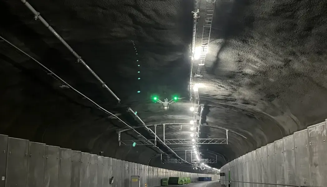 Drönare flyger i en av E4 Förbifart Stockholms tunnlar. Foto: Jonas Andersson