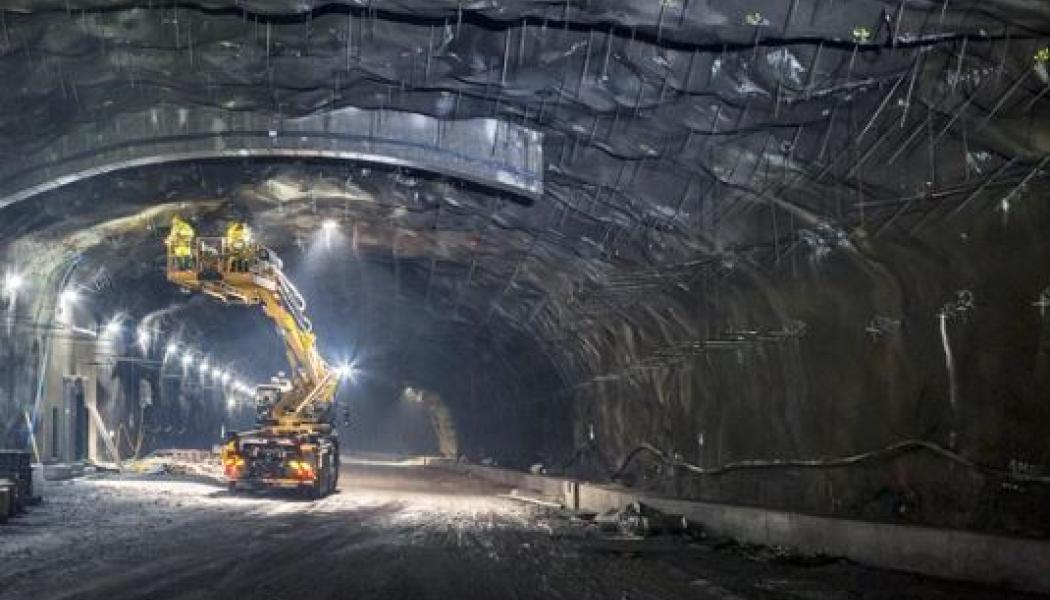 Trots att huvudtunnlarna i E4 Förbifart Stockholm är utsprängda återstår mycket arbete, innan vägen kan öppna för trafik 2030. Foto: Trafikverket