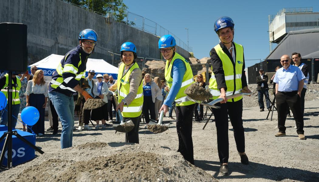 Första spadtag Terrasshusen Norra Djurgårdsstaden. Pressbild: OBOS