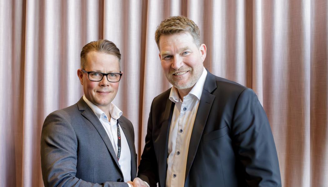 Martin Junblad, vd Cobab Sverige AB och Henrik Örneblad, vd Huddinge Samhällsfastigheter. Foto: Jon Buscall/Huddinge Samhällsfastigheter