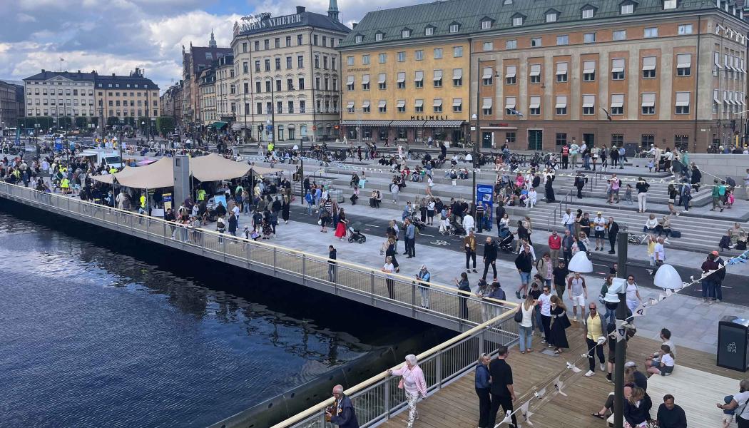 Invigningen firades med en festlig invigning med musikuppträdanden, foodtrucks, panelsamtal och aktiviteter för stora som små. Foto: White Arkitekter