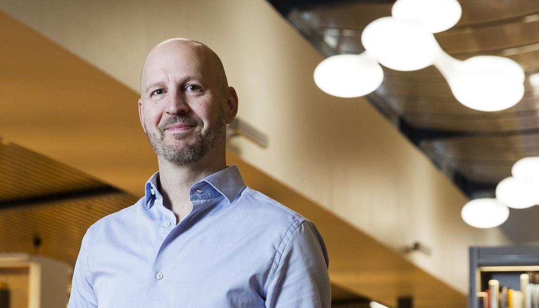 Johan Larsson, biträdande professor och avdelningschef vid Luleå tekniska universitet, ska tillsammans med sin kollega, professor Per Erik Eriksson, ge byggbranschen nya insikter om vad som bidrar till lyckade byggprojekt med hjälp av PQi-data. Foto: Binosight