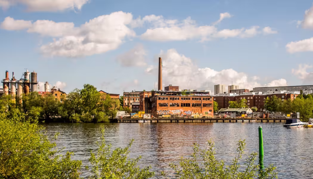 Lövholmen har en lång industrihistoria som präglat platsens identitet sedan början av 1900-talet. Pressbild: Heidelberg Materials Sverige