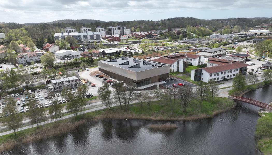Östermalmshallen padel är ett hållbart projekt från start till mål och ett av Sveriges största återbruksprojekt där en unikt stor byggnad kunnat återanvändas för ett nytt syfte. Foto: Wallenstam