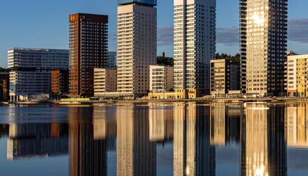 Liljeholmskajen är ett område i stadsdelen Liljeholmen, Söderort, Stockholm beläget i södra delen av Årstaviken, mellan Liljeholmsbron och Årstabron.