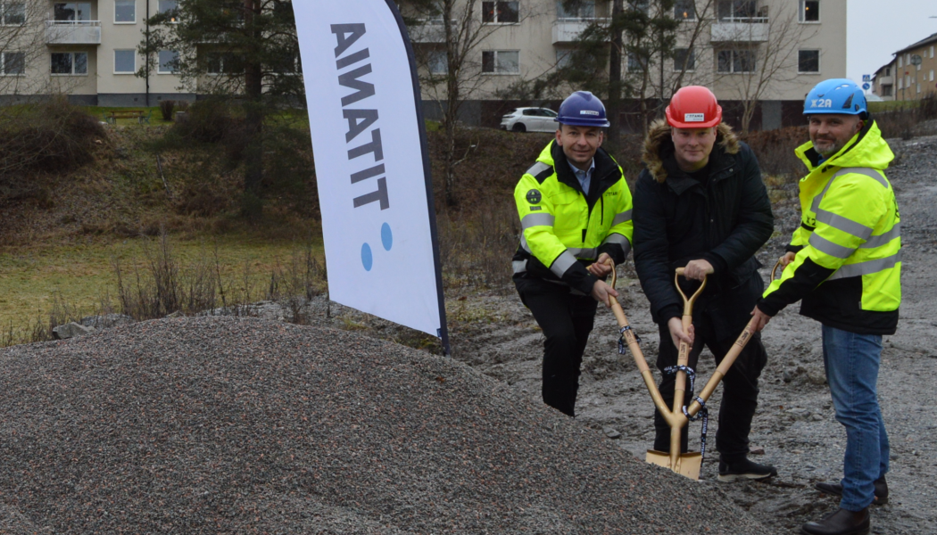 Första spadtaget markerar starten på Titania och 2xA Entreprenad's bostadsprojekt i Rågsved, där 200 nya hyresrätter tar form för att förändra stadslandskapet. Foto: Titanina