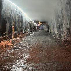 Bild från tunneln under Sickla Park i Hammarby Sjöstad där de sista sprängningarna skedde. Foto: Region Stockholm.