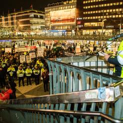 Johan Lindholm talar vid en demonstration mot byggkrisen tidigare i år.