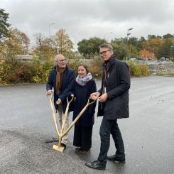Mats Gerdau, Nacka kommun, Pia Minati och PG Sabel, vd Stena fastigheter Stockholm. Foto: Nacka kommun