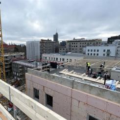 SKBs senaste byggnadsprojekt tar form med nästan 400 kooperativa hyresrätter i Kista, Gustavsberg och på Södermalm, planerade för inflyttning 2025. En satsning på hållbart boende och gemenskap för 93 000 medlemmar och regionen. Foto: SKB/Peter Svahn