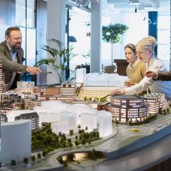 Peter Stigson, tekn. dr. och forsknings- och affärsutvecklare på RISE, Johanna Gattberg, affärsstrateg på Atrium Ljungberg, Carina Carlman, arkitekt SAR/MSA och forsknings- och affärsutvecklare på RISE. Foto: David Lagerlöf
