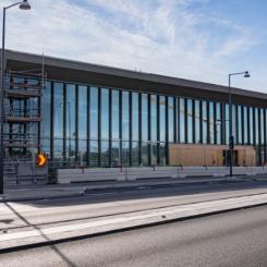 Det nya stationshuset som det ser ut idag. Här kommer du i framtiden enkelt kunna byta mellan tunnelbana, buss, pendeltåg, regional- och fjärrtåg. Foto: Trafikverket