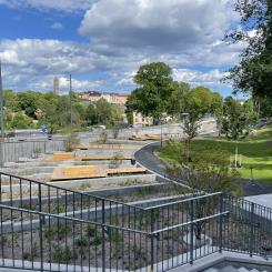Anläggningen består av flera terrasser med sandigt material som filtrerar dagvattnet på dess väg till Karlbergskanalen. Foto: Elisabeth Lindvall