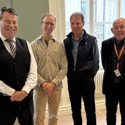 Från vänster: Stefan Lundberg, jurist och Gustaf Anselmsson, CEO på Gokind AB, Lennart Weiss, kommersiell direktör på Veidekke Sverige AB samt Conny Svensson, senior adviser på ID06 AB. Pressbild: ID06