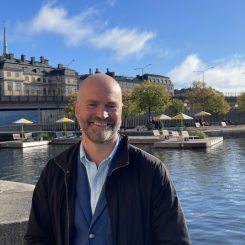 Lars Strömgren vid Munkbrohamnen Fotograf/Källa: Miljöpartiet i Stockholms stad