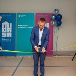 Ole Jörgen Persson, ordförande Rinkeby-Kista stadsdelsnämnd, Erik Slottner, äldreborgarråd, Michaela Hollis, styrelseordförande Micasa. Foto: Micasa Fastigheter
