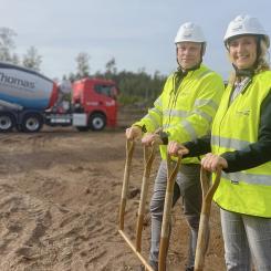 Regionchef Magnus Persson och vd Carina Edblad. Pressbild: Thomas Concrete Group