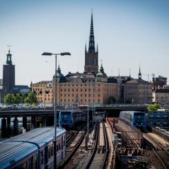Omkring 350 000 resenärer passerar dagligen mellan Slussen och Gamla Stan. Foto: SL