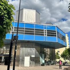 Den befintliga entrén till Västra skogens tunnelbanestation. Foto: Solna stad